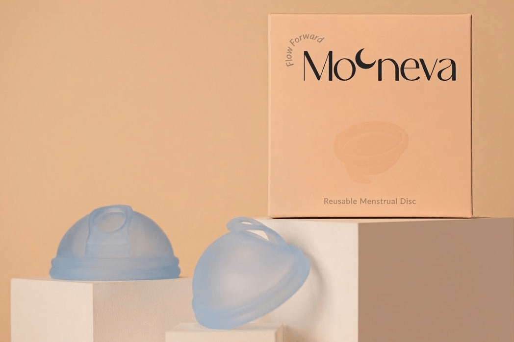 How to Use a Menstrual Disc: Step-by-Step Guide - Mooneva